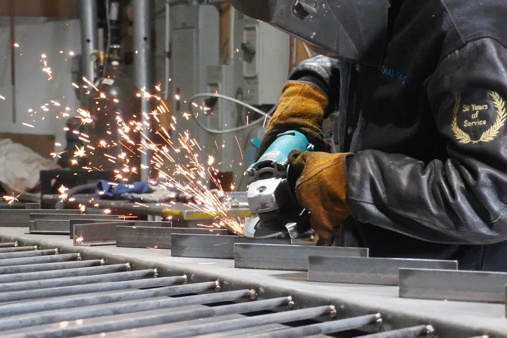 Grinding steel parts in the PacoMetal shop