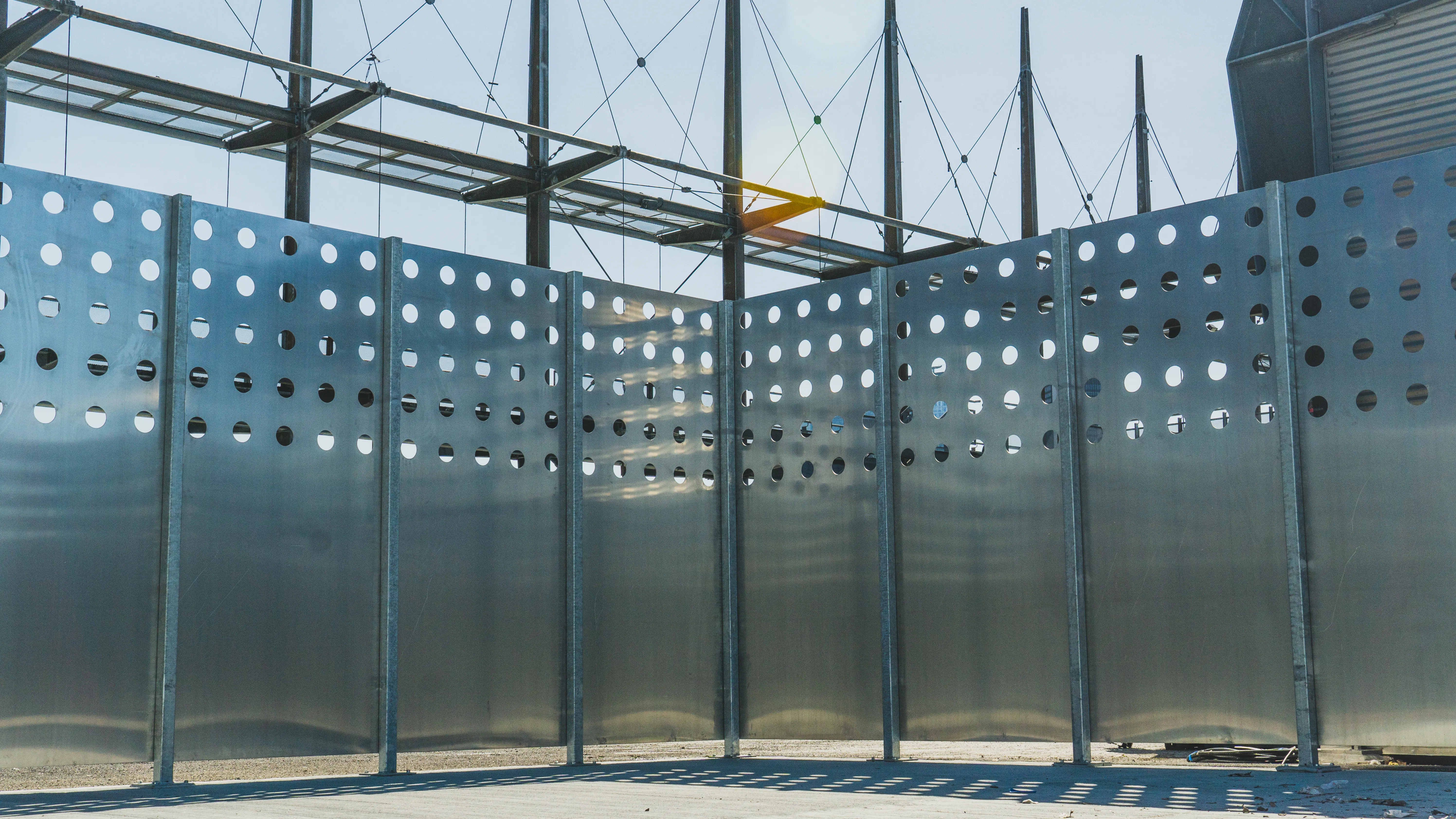 Aluminum waste enclosure — photo 3
